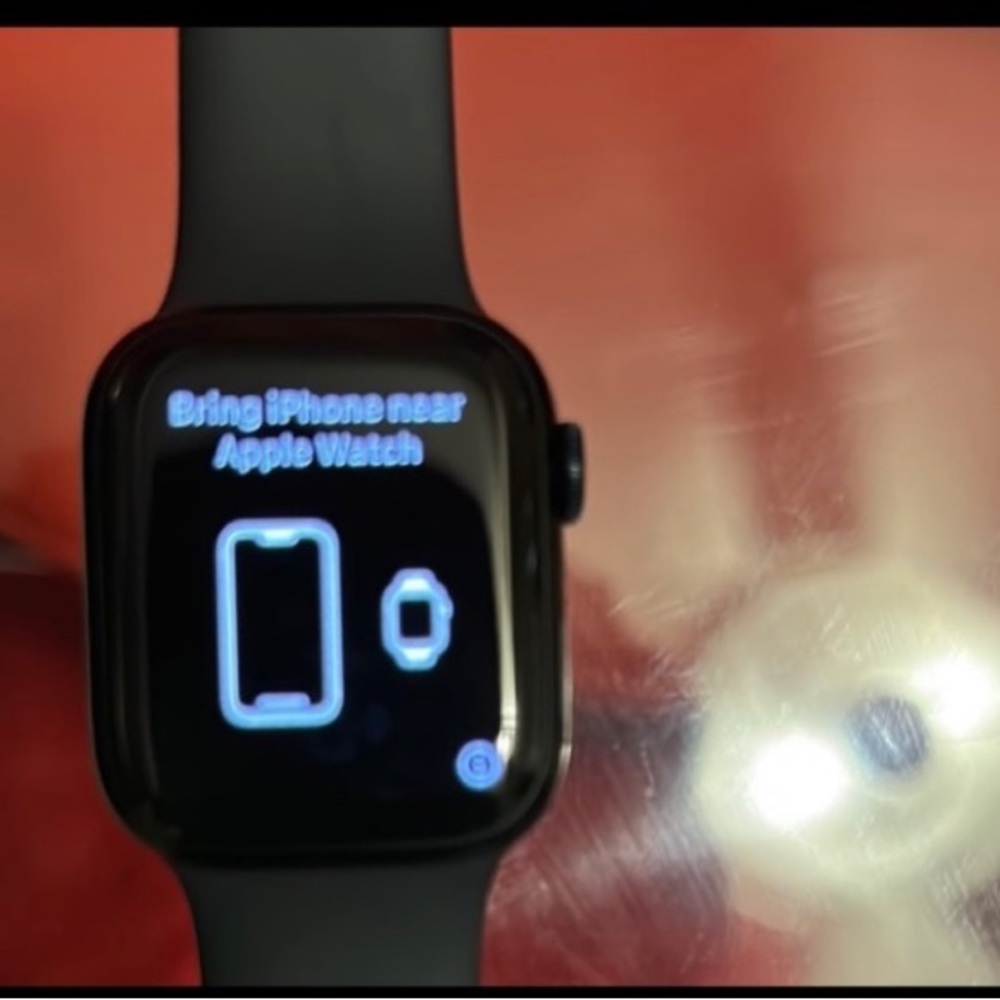 Apple watch Series 8 41mm, charger and extras included